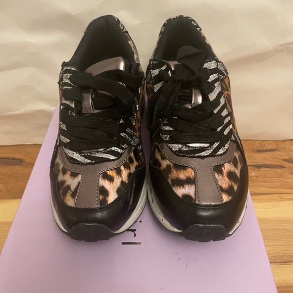 Madden Girl Leopard/Zebra Multicolor Size 4 - Picture 2 of 5